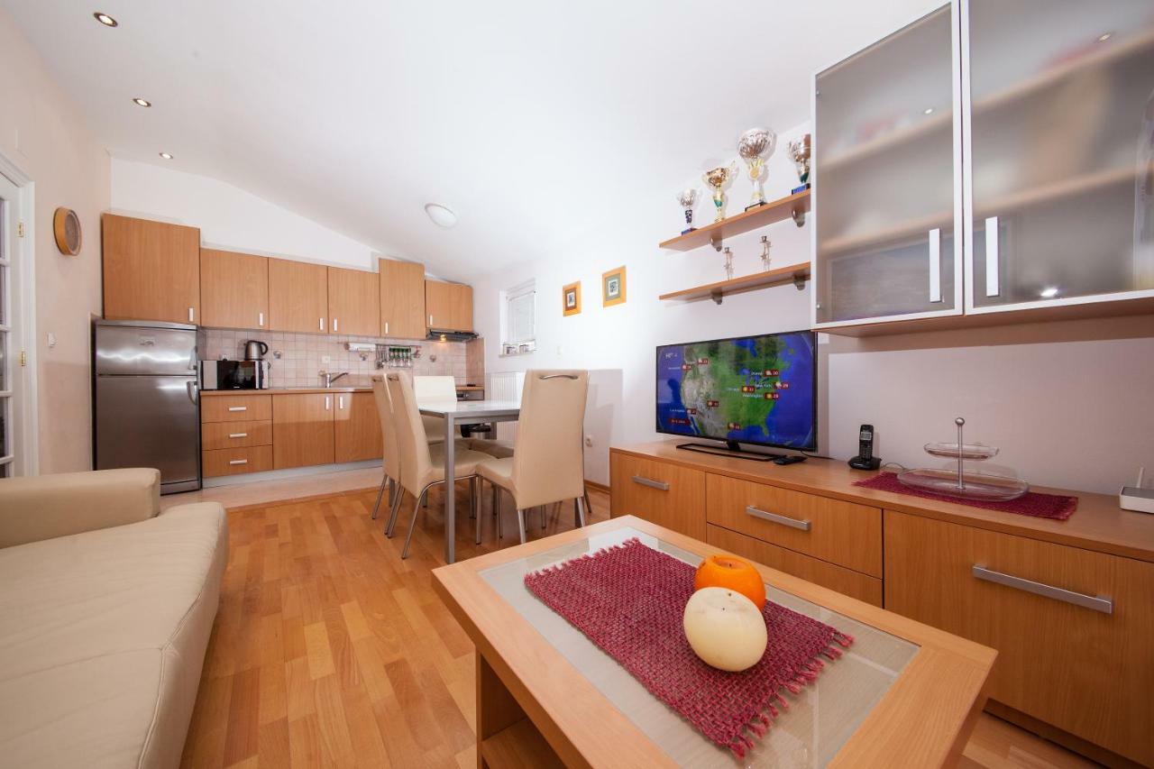 Family Marita Apartment *